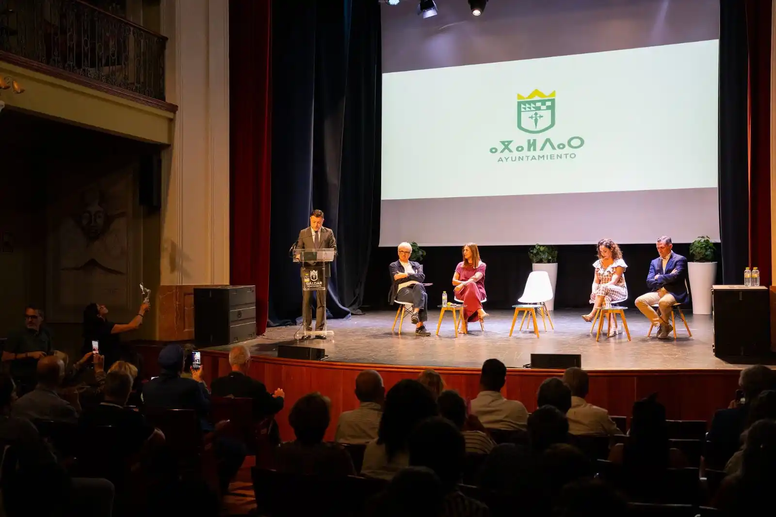 Image from Ayuntamiento de Gáldar: 🇮🇨 El Teatro Consistorial acogió en la mañana de este miércoles la i...