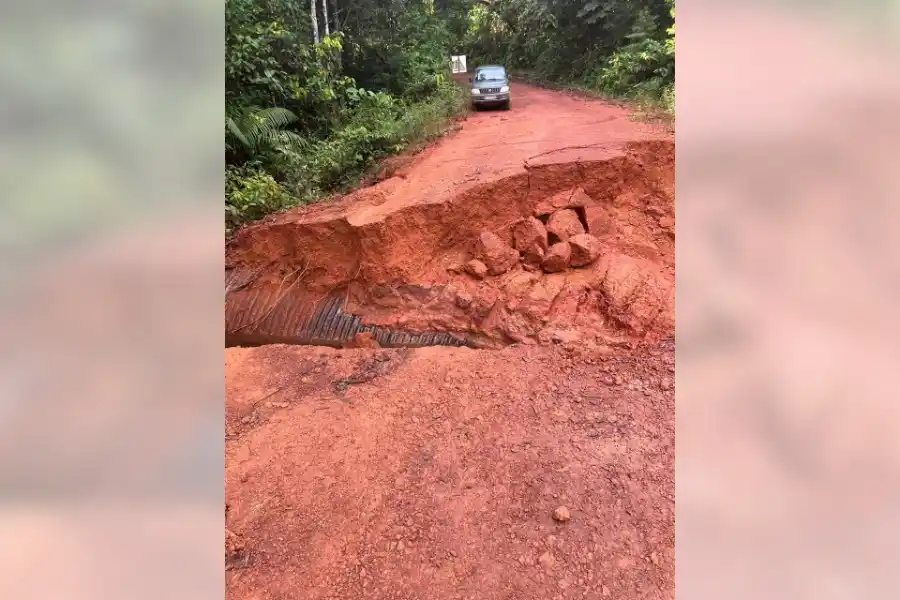 Image from Guyane La 1ère: *Interdiction de circuler sur la piste Paul Isnard* 🟡 La préfecture ...