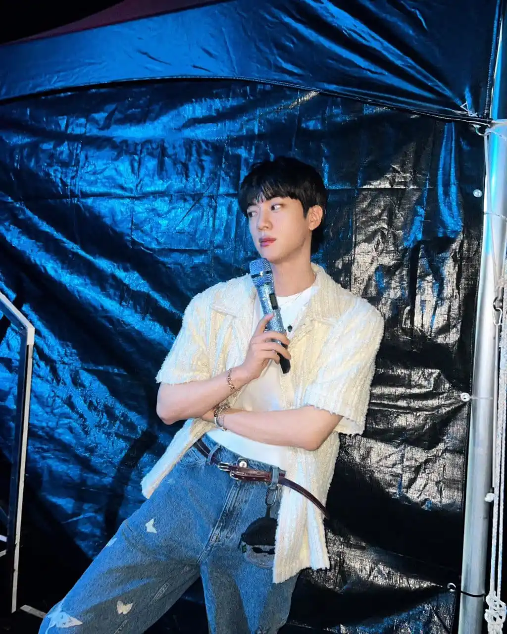 Image from BTS ARMY LATAM: Jin en Historias de IG. "Te amo ARMY", dice su mensaje en coreano. F...