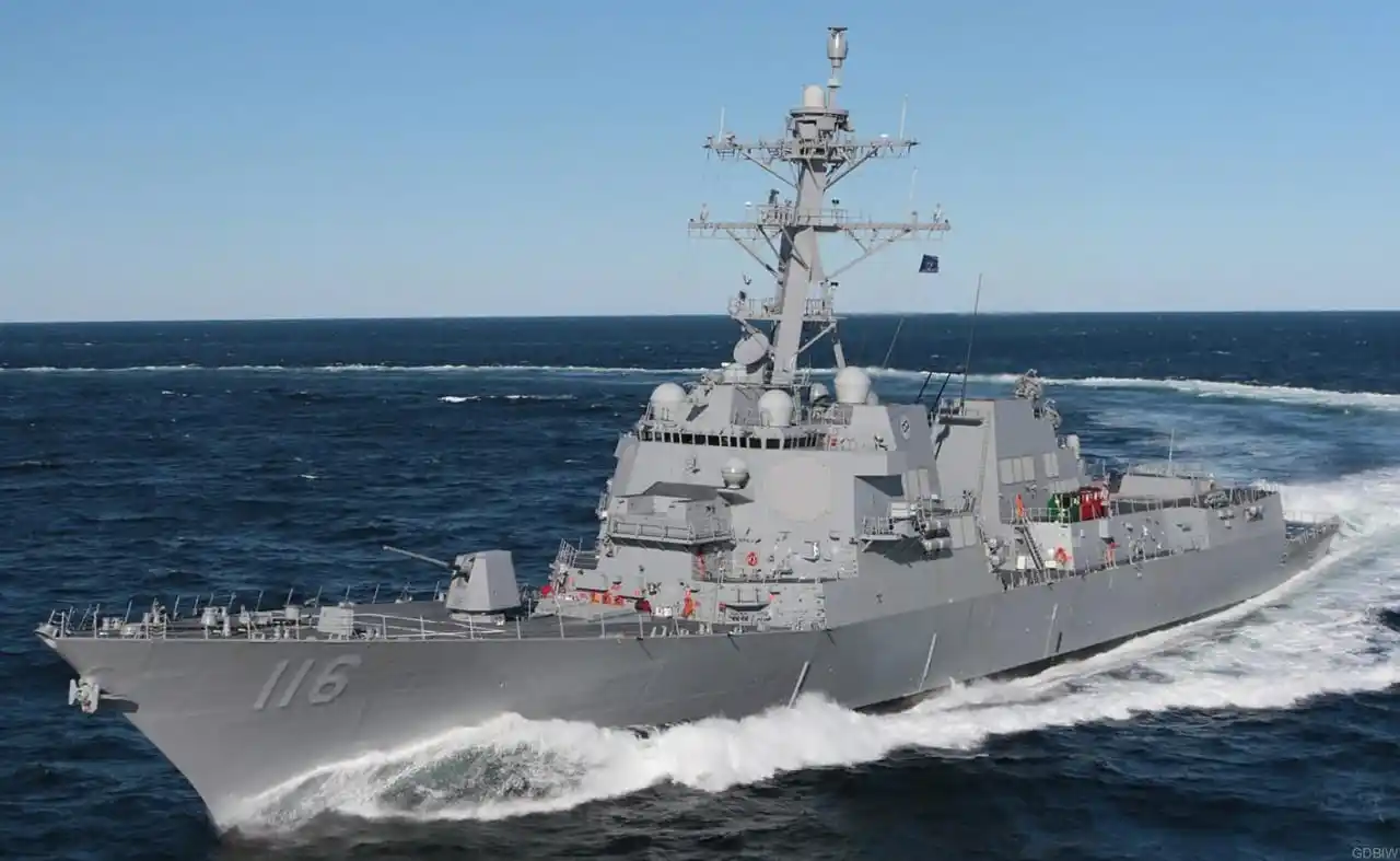 Image from KARACHI UPDATE~🌍🇵🇰: *KARACHI UPDATE~*🌍🇵🇰 امریکہ:--- امریکی بحریہ جنگی جہاز USS Thomas ...