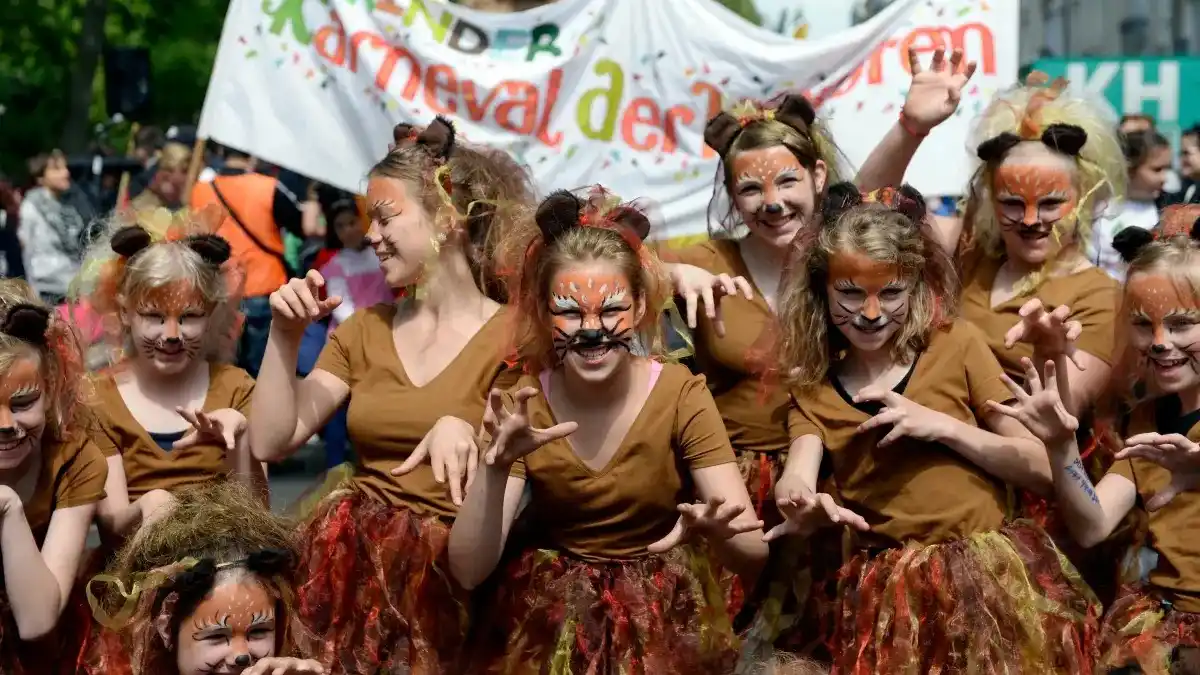 Image from MOZ.de: 🎉 *Kinderkarneval der Kulturen 2025 in Berlin: Kostümumzug und Kinder...