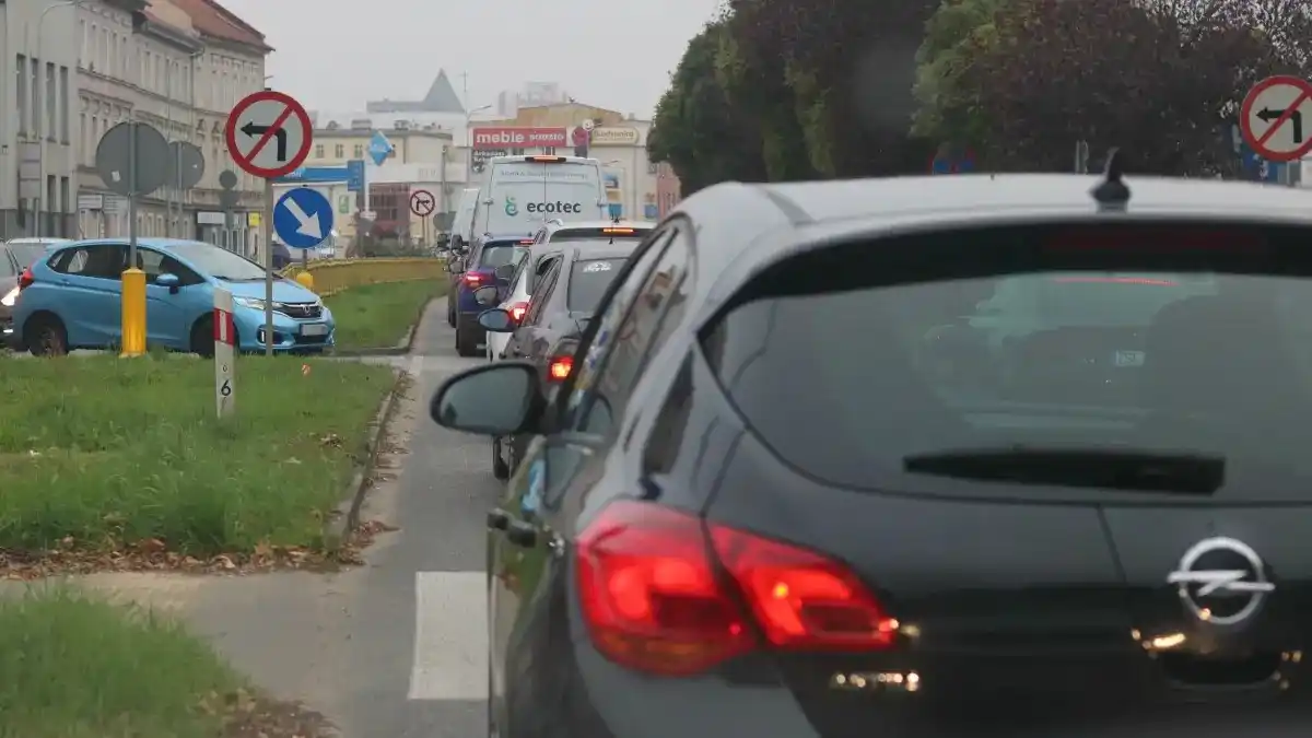 Image from MOZ.de: 🚗🚙🛻 *Stau in Polen: Verstopfte Straßen und beinahe Prügeleien in Sl...