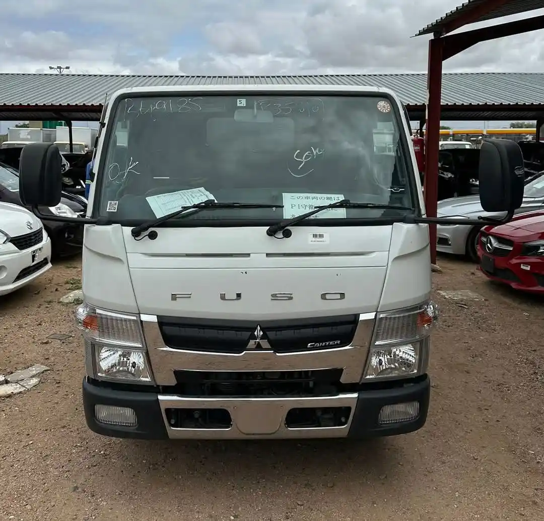 Image from Mambo Takue Customs Clearing: TRUCK Mitsubishi Canter 2013-05 4P10 engine 2990 cc 270657 km 3 ton...