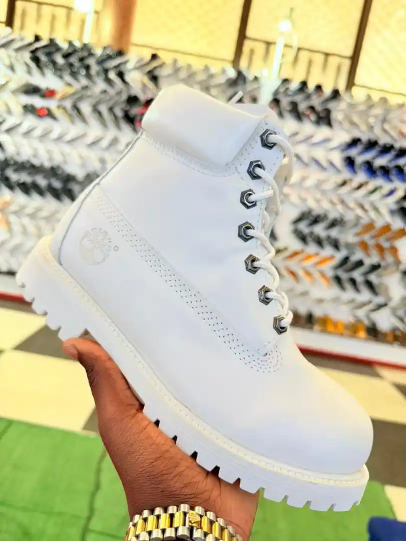 Axecure Sneakers post