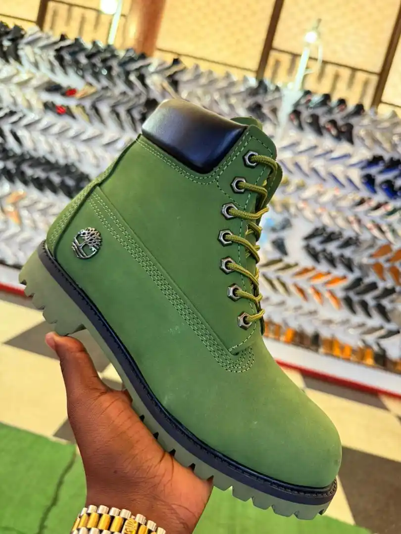 Axecure Sneakers post