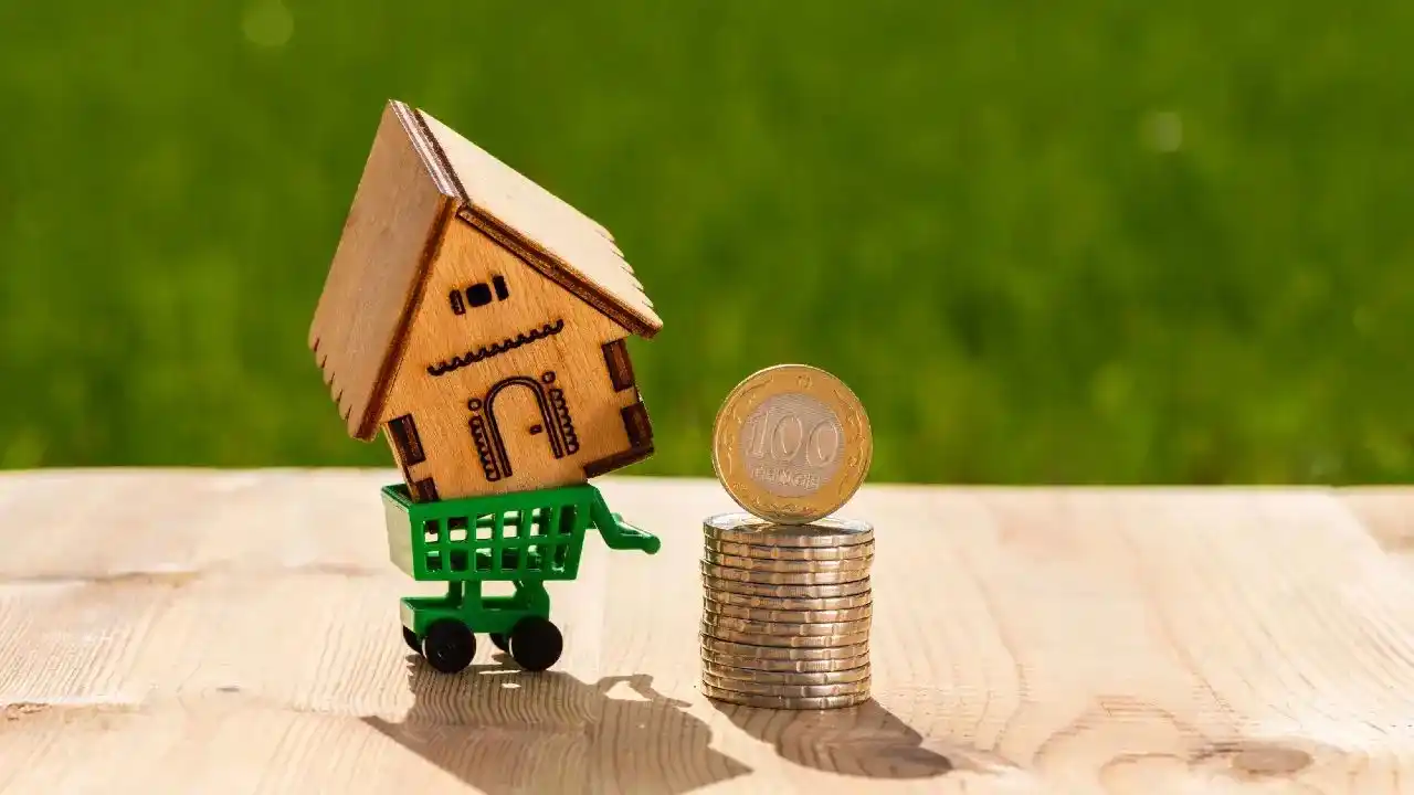 Image from Informburo.kz: *🏠 Биыл 18 мың құтқарушы тұрғын үй жәрдемақысымен қамтылады* ТЖМ виц...