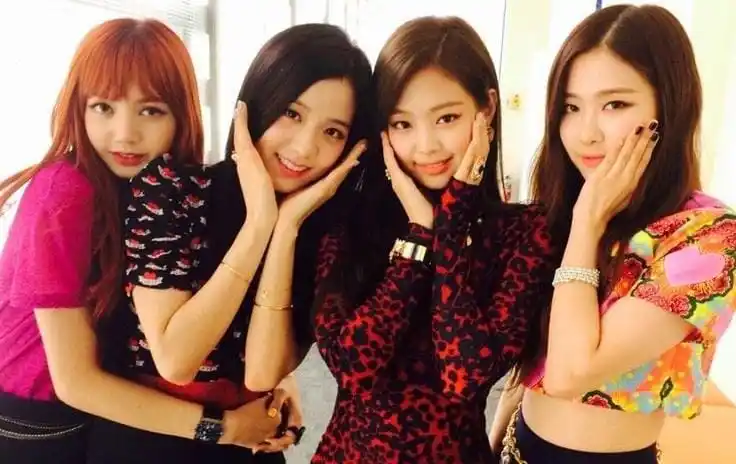Image from ๐๐๐๐๐๐ฃ๐๐ก๐ โ ๋ธ๋ํํฌ โ
: - _Buenos dรญas BLINKs, en un momento comenzamos con las actualizacione...
