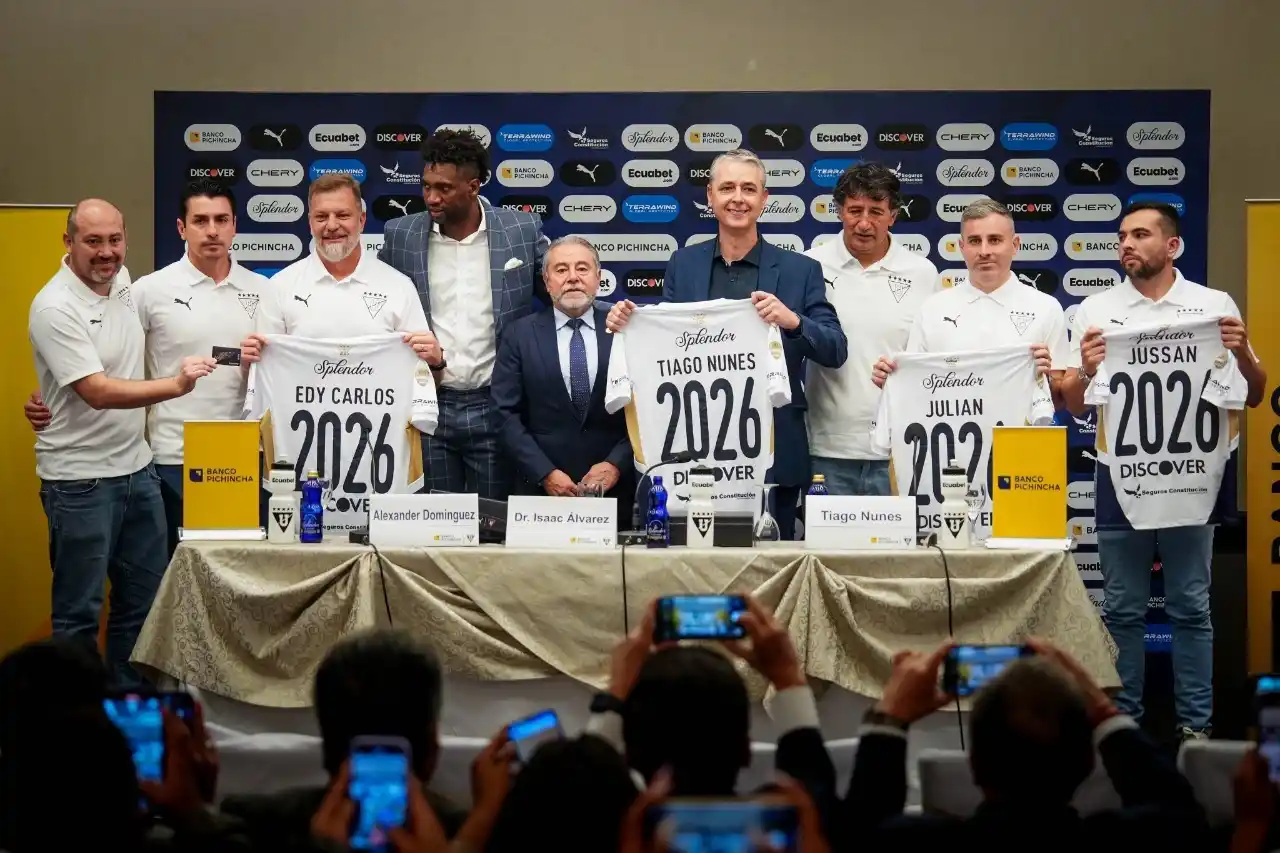 Image from Havoline Deportivo: 👨‍🏫⚪️ El nuevo cuerpo técnico de LDU, encabezado por Tiago Nunes, fu...