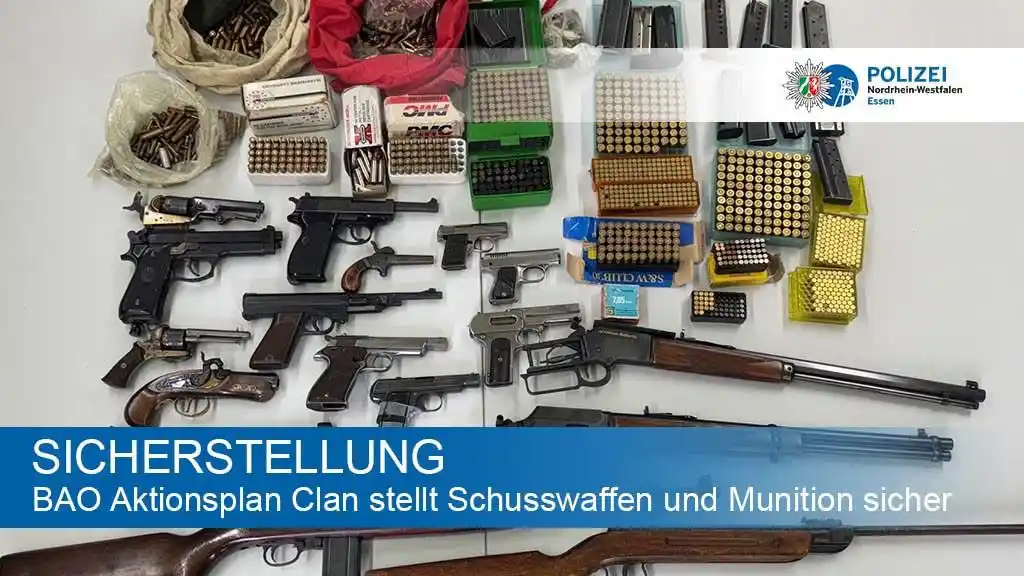 Image from Polizei NRW Essen: *Ermittler der BAO Aktionsplan Clan stellen Schusswaffen und Munition ...