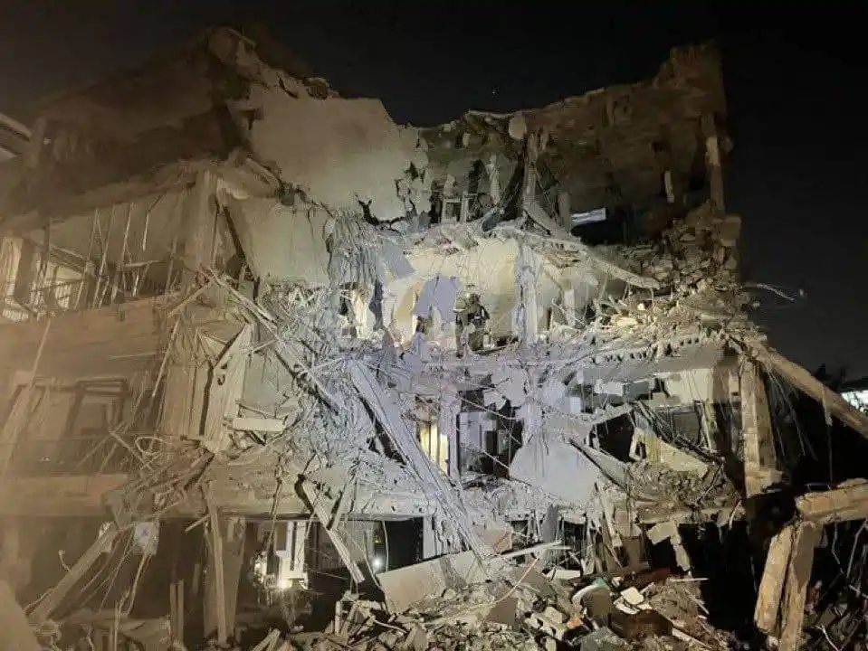 Image from خبرگزاری تابناک: 🔺 خانه ای در تل آویو پس از حمله موشکی ایران...