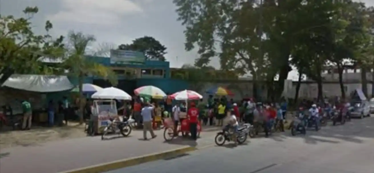 Image from Stereo Rumiñahui RTV: Los padres de familia de la Unidad Educativa Aurora Ayala de Babahoyo ...