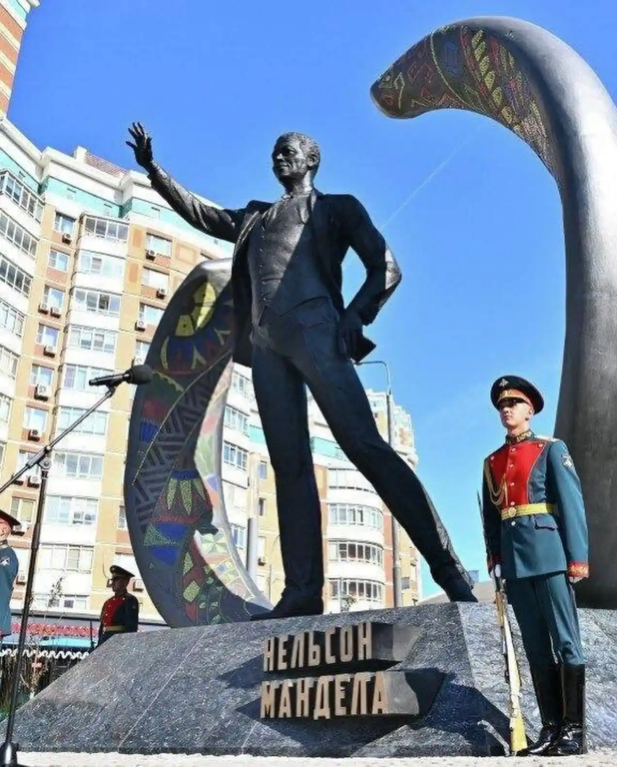 Image from Africanize Oficial: *Moscou inaugura monumento a Nelson Mandela em praça dedicada ao líder...