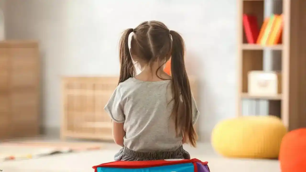 Image from Informburo.kz: *👩‍👧‍👦 Павлодарда анасы екі баласын 2 күнге қараусыз қалдырды — жау...