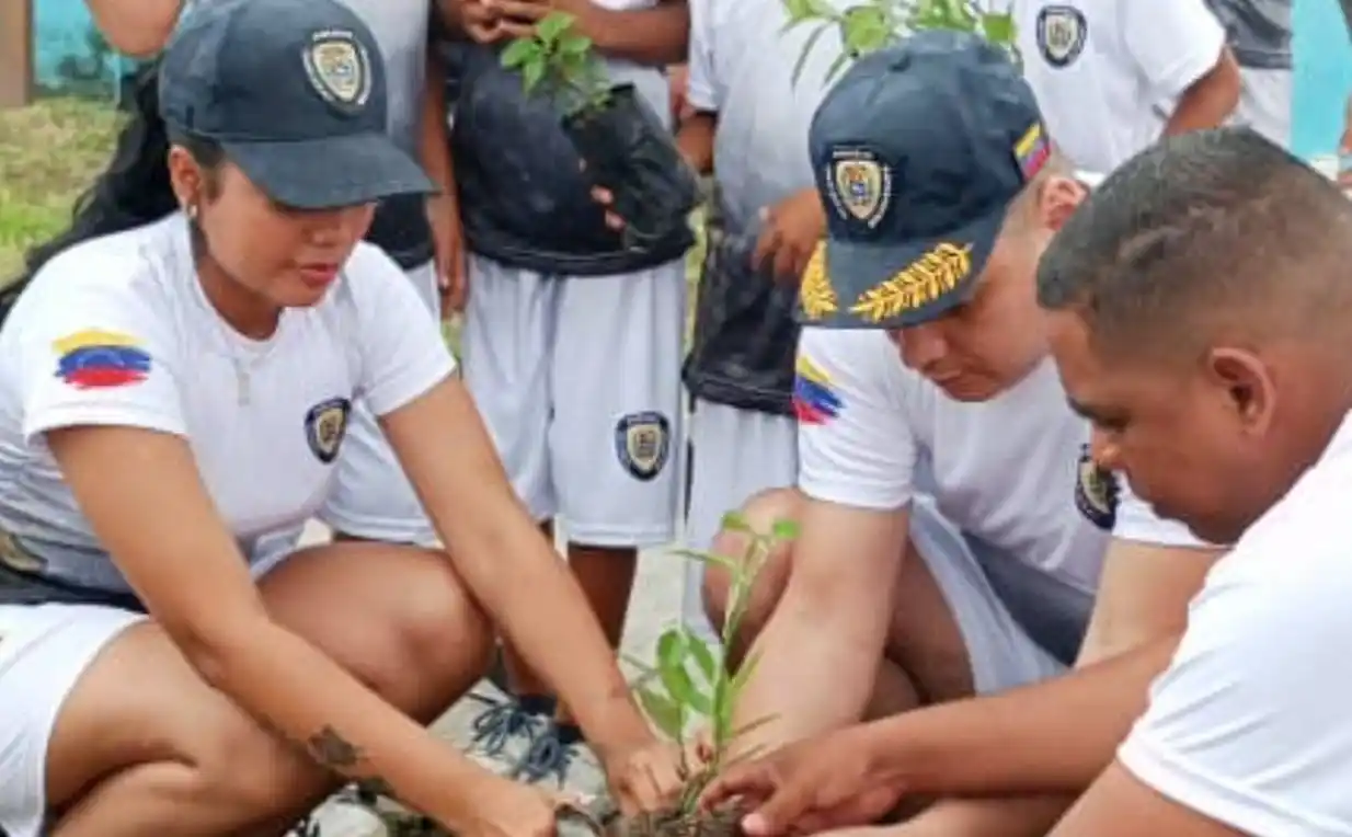 Image from Cojedes Es Noticia: *Realiza Jornada Ecológica "Sí cuido el planeta, cuido de mí"* El equ...