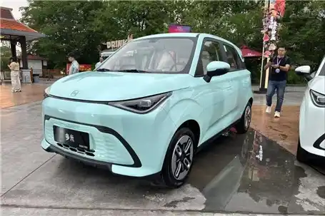 Image from عصر خودرو: *شروع فروش هاچبک برقی چری در چین با برد ۴۰۵ کیلومتر*  https://www.asre...