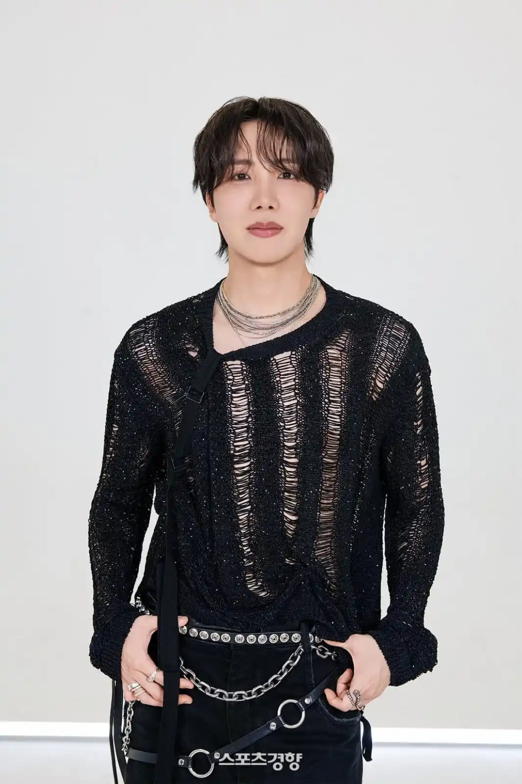 Image from 𝗝 𝗛𝗢𝗣𝗘¦HOBI¦KPOP¦BTS JUNG HOSEOK¦BTS: *─「📸」Tenemos NUEVAS fotos promocionales de JHOPE para el lanzamiento ...