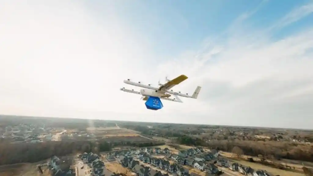 Image from Univision 34 Atlanta: *📦⚡ ¿Walmart desde el cielo?* La cadena amplía su servicio de entreg...