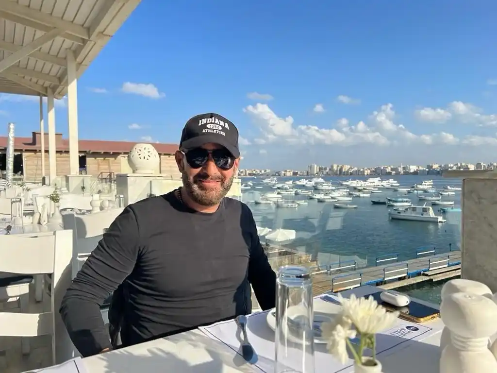 Image from FilFan.com: 🎙️ أحمد السقا عبر برنامج "تفاعلكم": "لأ أفكر في تكرار تجربة الزواج حا...