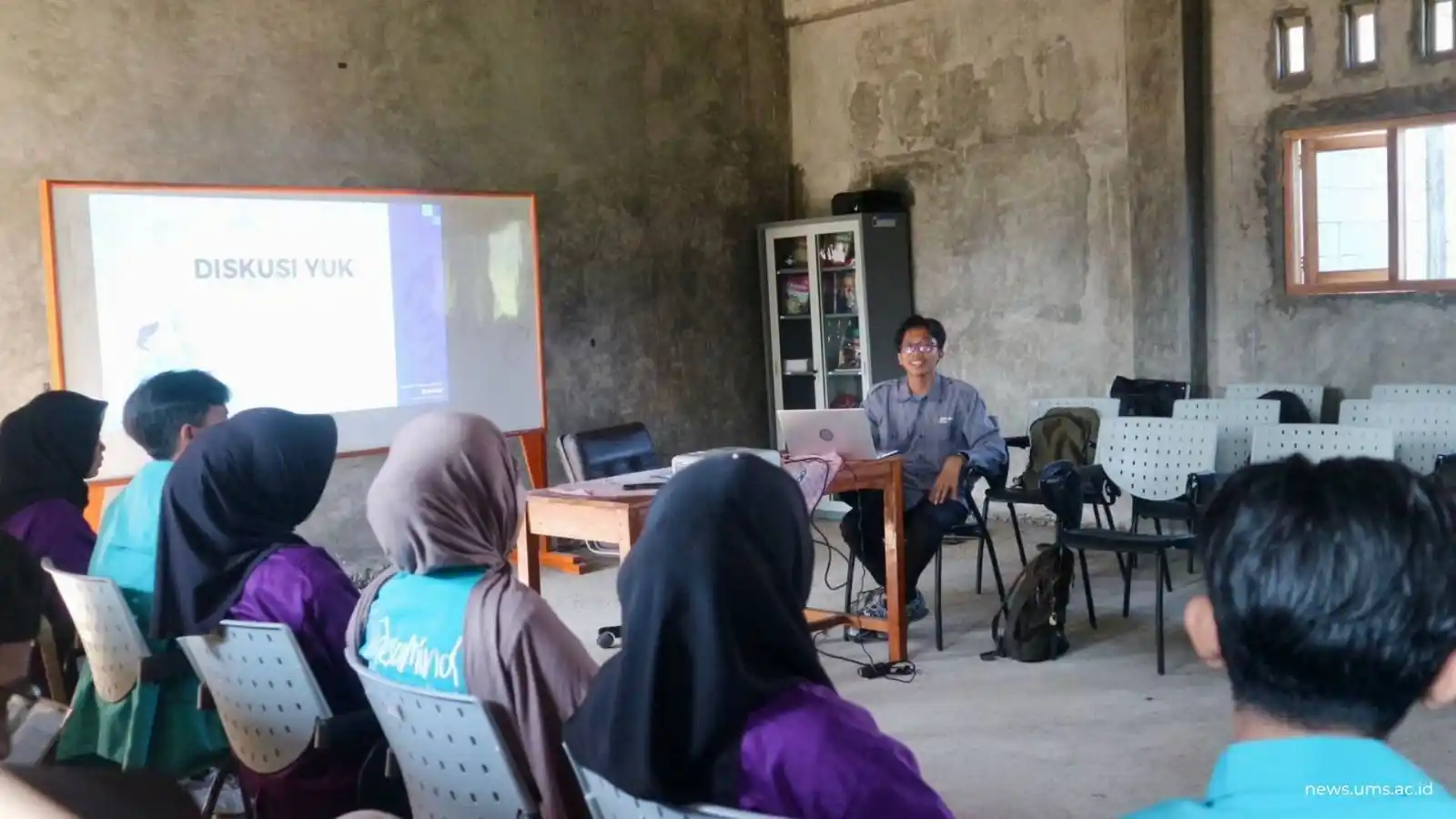 Image from Universitas Muhammadiyah Surakarta (UMS): Cegah Hoaks & Judi Online, Tim P2AD UMS dan PKBM Cakra Purbalingga Ben...
