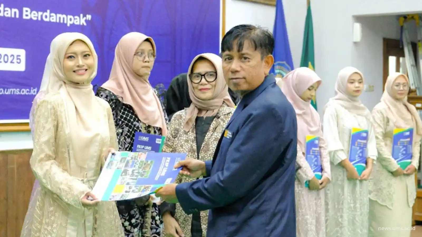 Image from Universitas Muhammadiyah Surakarta (UMS): FKIP UMS Cetak 370 Lulusan Berdaya dan Berdampak Baca selengkapnya: h...