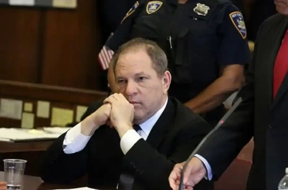 Image from CM Vidas: *Julgamento de Harvey Weinstein anulado. Saiba porquê* https://shortu...