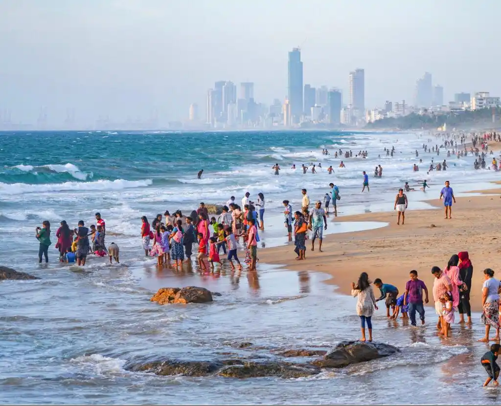 Image from The News Plus: 🟠 *ජුනි මාසයේ පළමු දින 10 තුළ දී 40000 ඉක්මවූ සංචාරකයින් පිරිසක් දිවය...