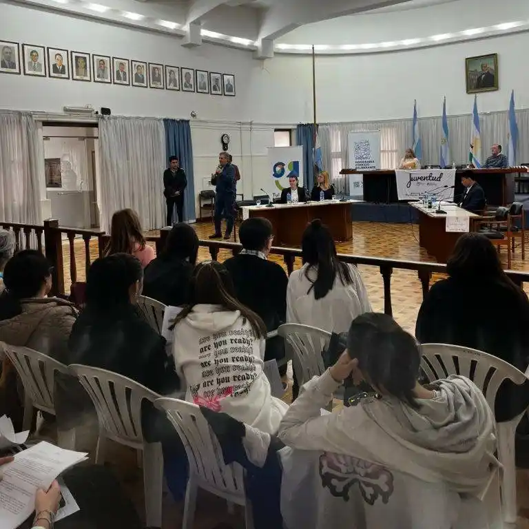 Image from San Rafael Tu Municipio: JUVENTUD DEBATE: ULTIMOS DÍAS DE INSCRIPCCIÓN Hasta el 10 de junio se...