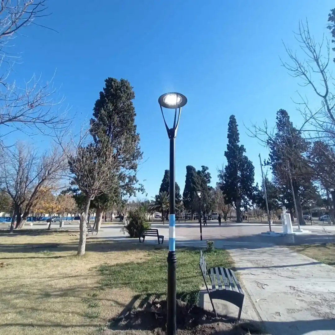 Image from San Rafael Tu Municipio: *LUCES LED EN LA PLAZA DE SALTO DE LAS ROSAS* Comenzó la colocación d...