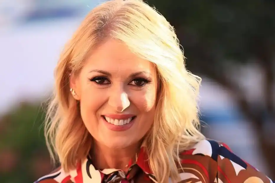 Image from CM Vidas: *Rebeca revela finalmente que doença tem e cancela concertos* https:/...