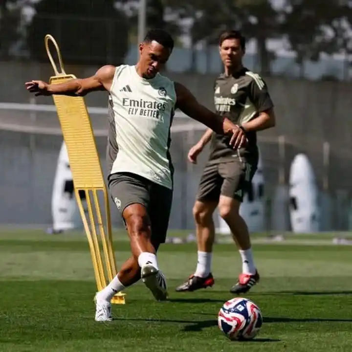 Image from PREMIER LEAGUE LIVE MATCHES & NEWS⚽: 🚨⚪️ Trent: "I spoke to Xabi. I'm so excited. He was one of my idols a...