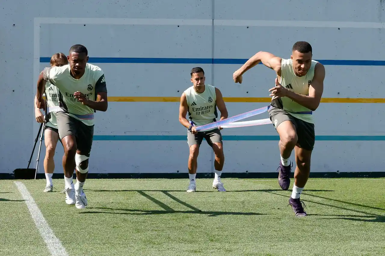 Image from Los Blancos Live : Alaba x Mbappé....
