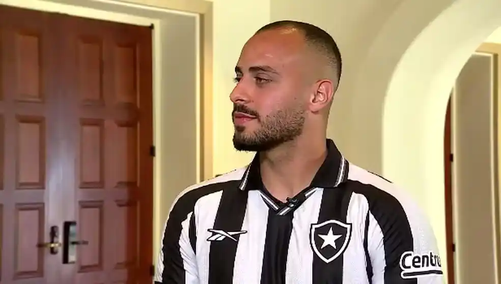 Image from ge.globo | Botafogo: *Arthur Cabral celebra acerto com o Botafogo e nega ser substituto de ...