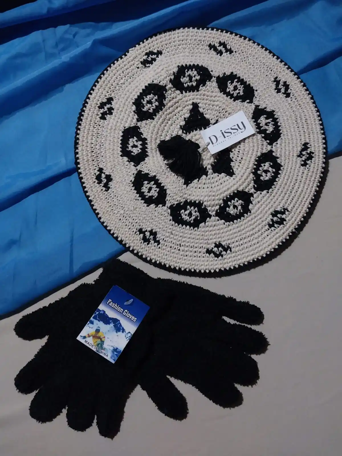 Image from D-issy 🧶: Boina de hilo tejida + guantes peluditos ✨️🤍 $10.500...