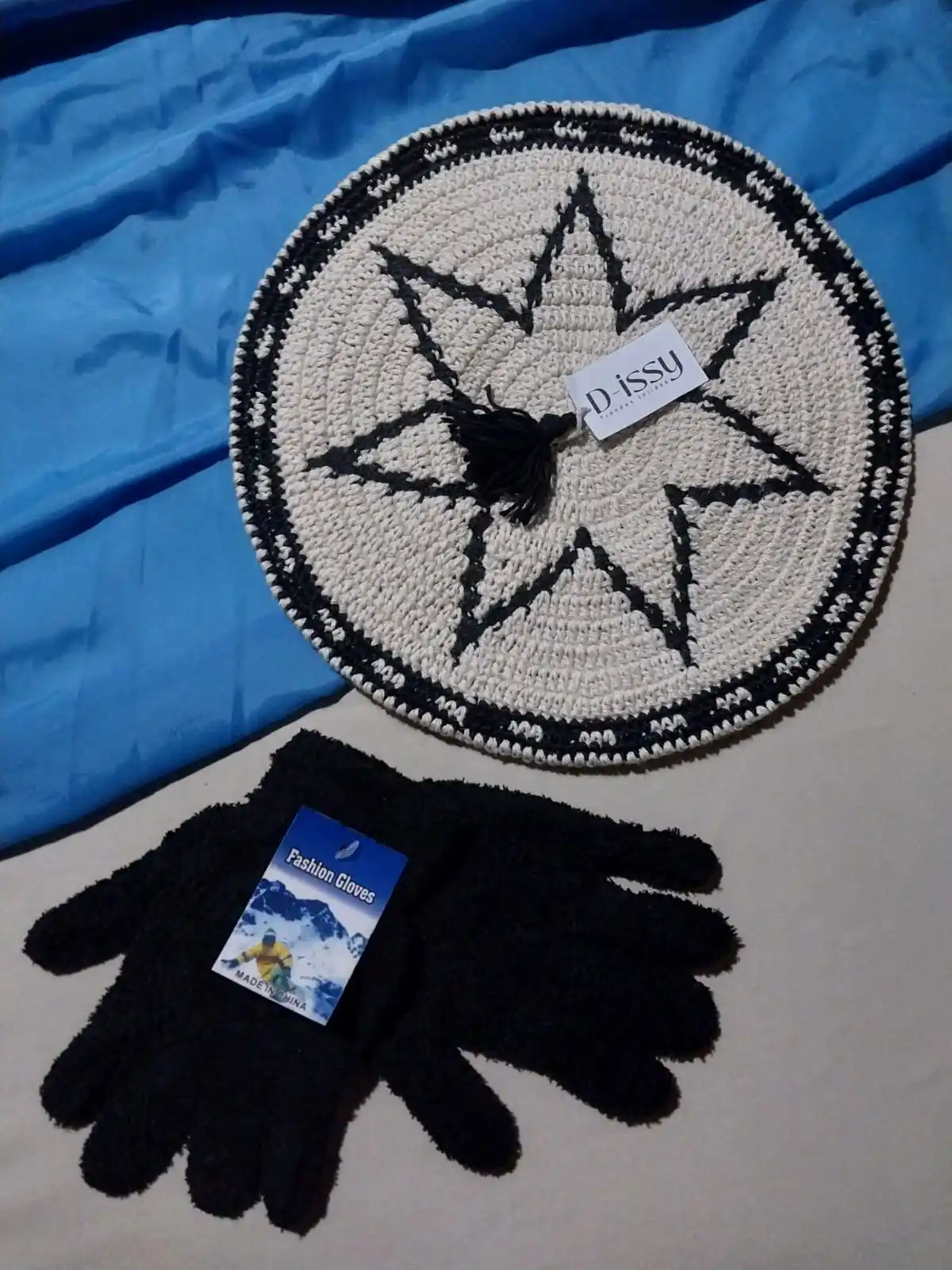 Image from D-issy 🧶: Boina de hilo tejida + guantes peluditos ✨️🤍 $10.500...