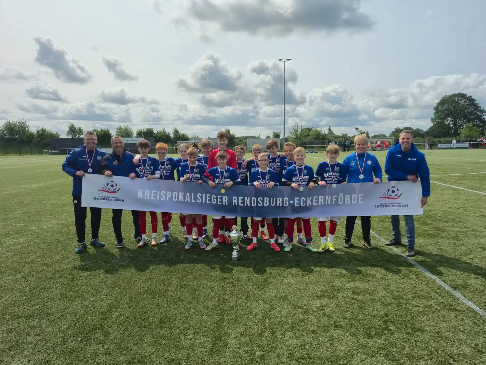 Image from Kreisfußballverband Rendsburg-Eckernförde: Die D-Junioren der SG Felde/Bredenbek sind Kreispokalsieger 2025. Herz...