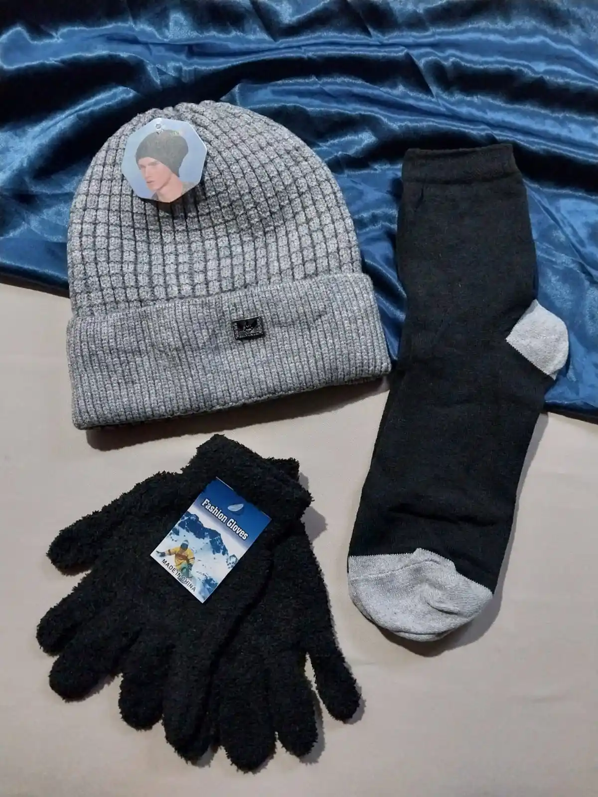Image from D-issy 🧶: Gorro con peluchito por dentro + guantes peluditos + par de medias✨️🤍...