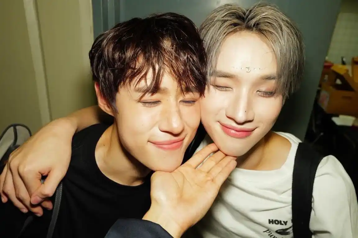 Image from GMMTV ( NOTICIAS, ANUNCIOS Y MÁS) : Joong aumentando nuestro delulu con esta foto del NutHong 😍...