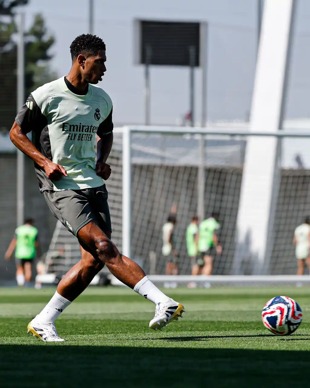 Image from Los Blancos Live : Jude Bellingham in training today....