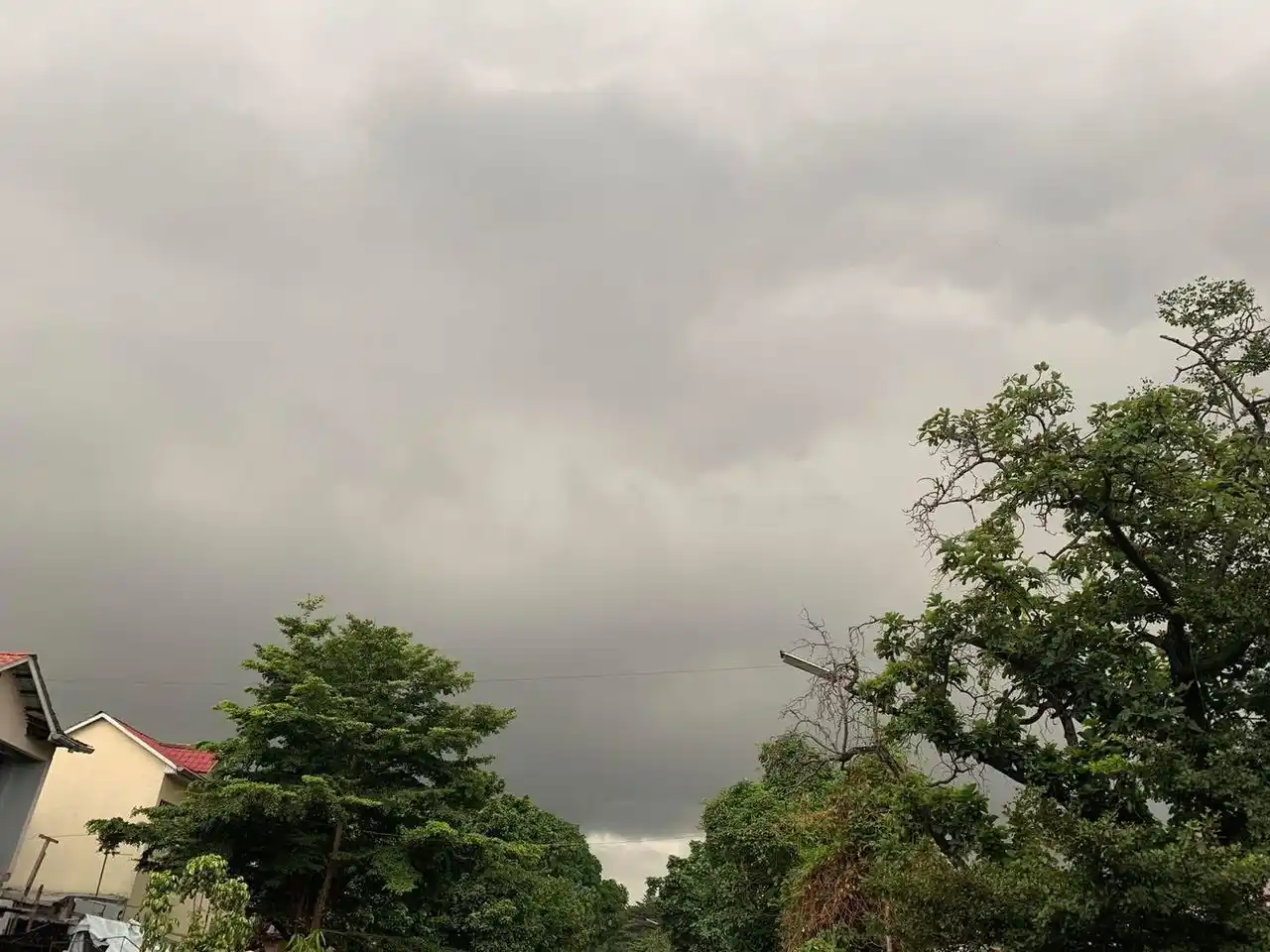 Image from Nexus Congo: 🌧️ *Kinshasa sous la pluie en pleine saison sèche!* La METTELSAT expl...