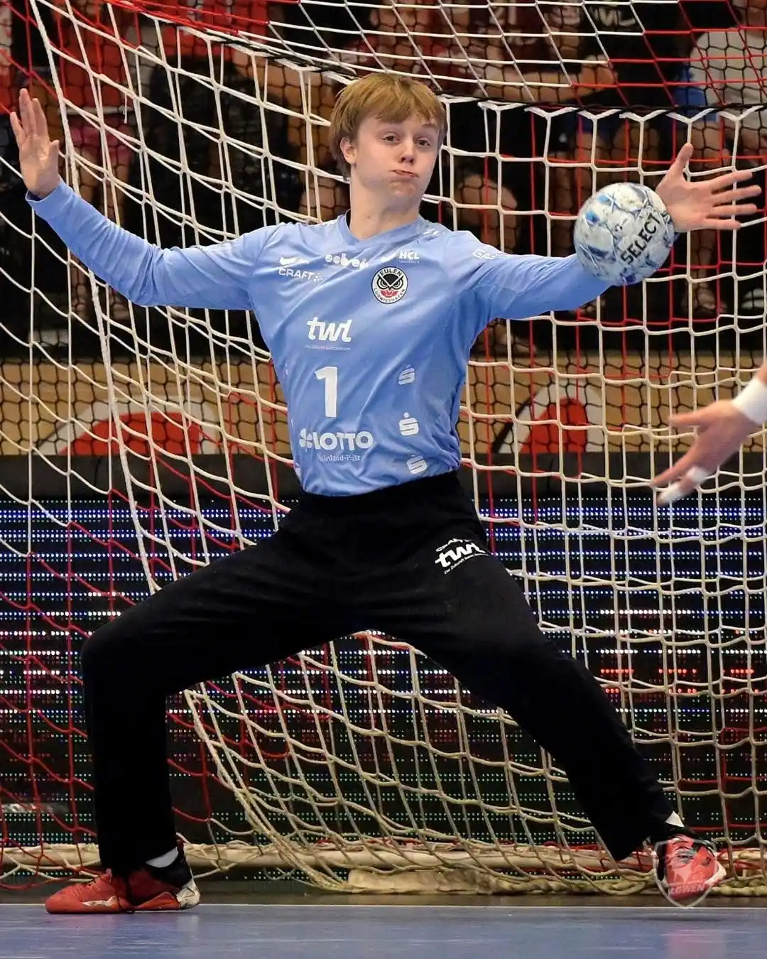 Image from Rhein-Neckar Löwen : Knudsen wird ein (Jung-)Löwe 🦁🙌 Torhütertalent Oskar Knudsen, aktue...