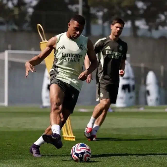 Image from Los Blancos Live : Kylian Mbappé in training today....
