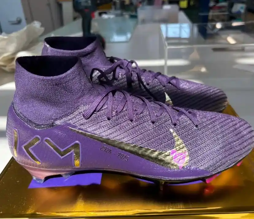 Image from Los Blancos Live : Kylian Mbappé's custom boots celebrating his 31 league goals....