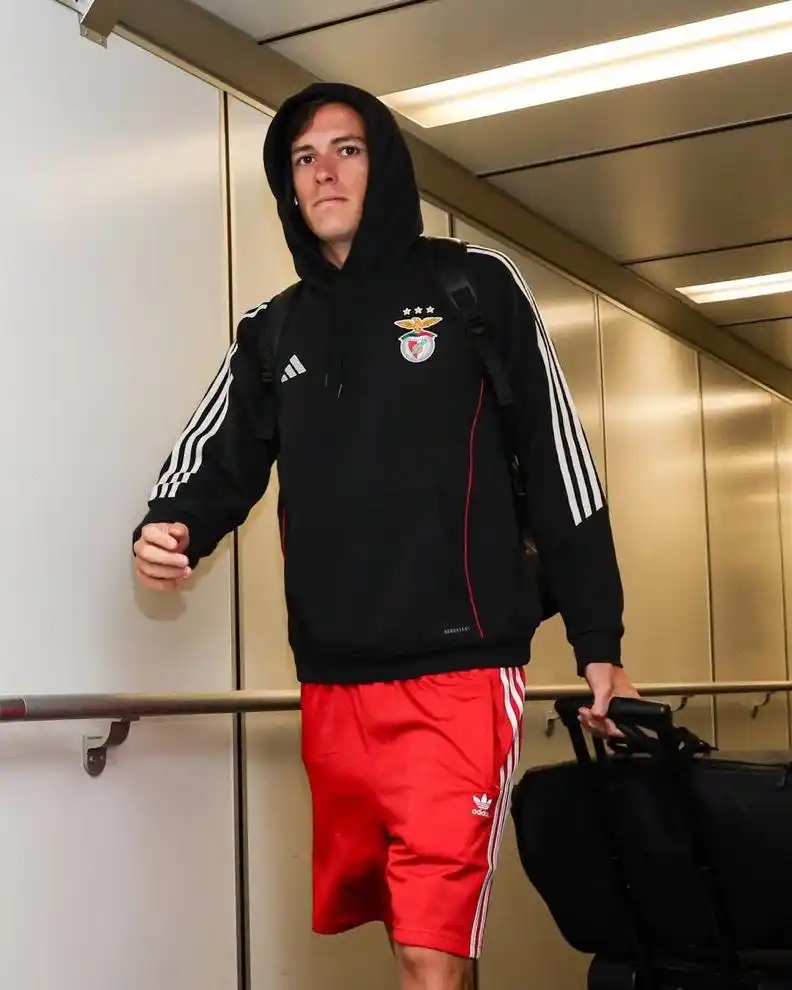 Image from Los Blancos Live : 🚨 Real Madrid offered €40m to Benfica to sign Álvaro Carreras but Ben...