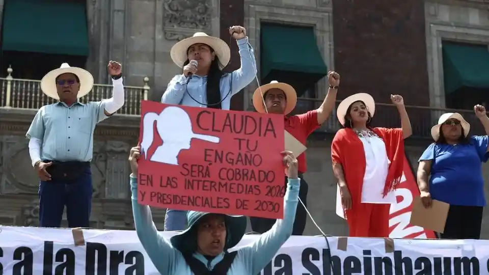 Image from Periódico AM 📰 Última Hora : *Regresaremos y seremos millones': CNTE levanta plantón del Zócalo per...