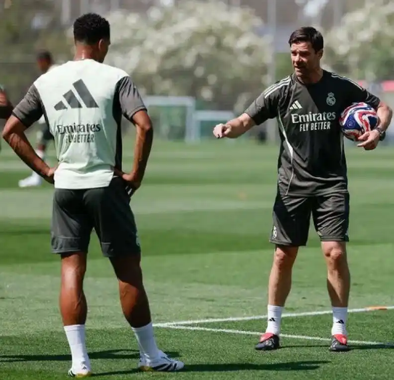 Image from Los Blancos Live : Xabi Alonso has scheduled a training session with the team tomorrow mo...