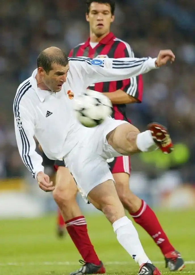 Image from Los Blancos Live : Zidane: "The volley in 2002? You score such goals once in your life, s...