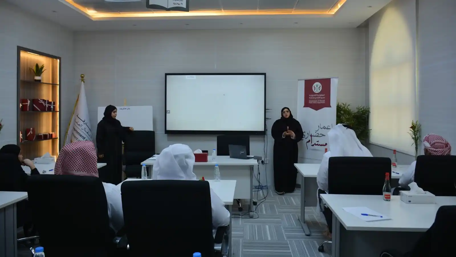 Image from Sharjah24: احتفى فرع دائرة الأشغال العامة في دبا الحصن، بيوم الأرشيف العالمي، وذل...