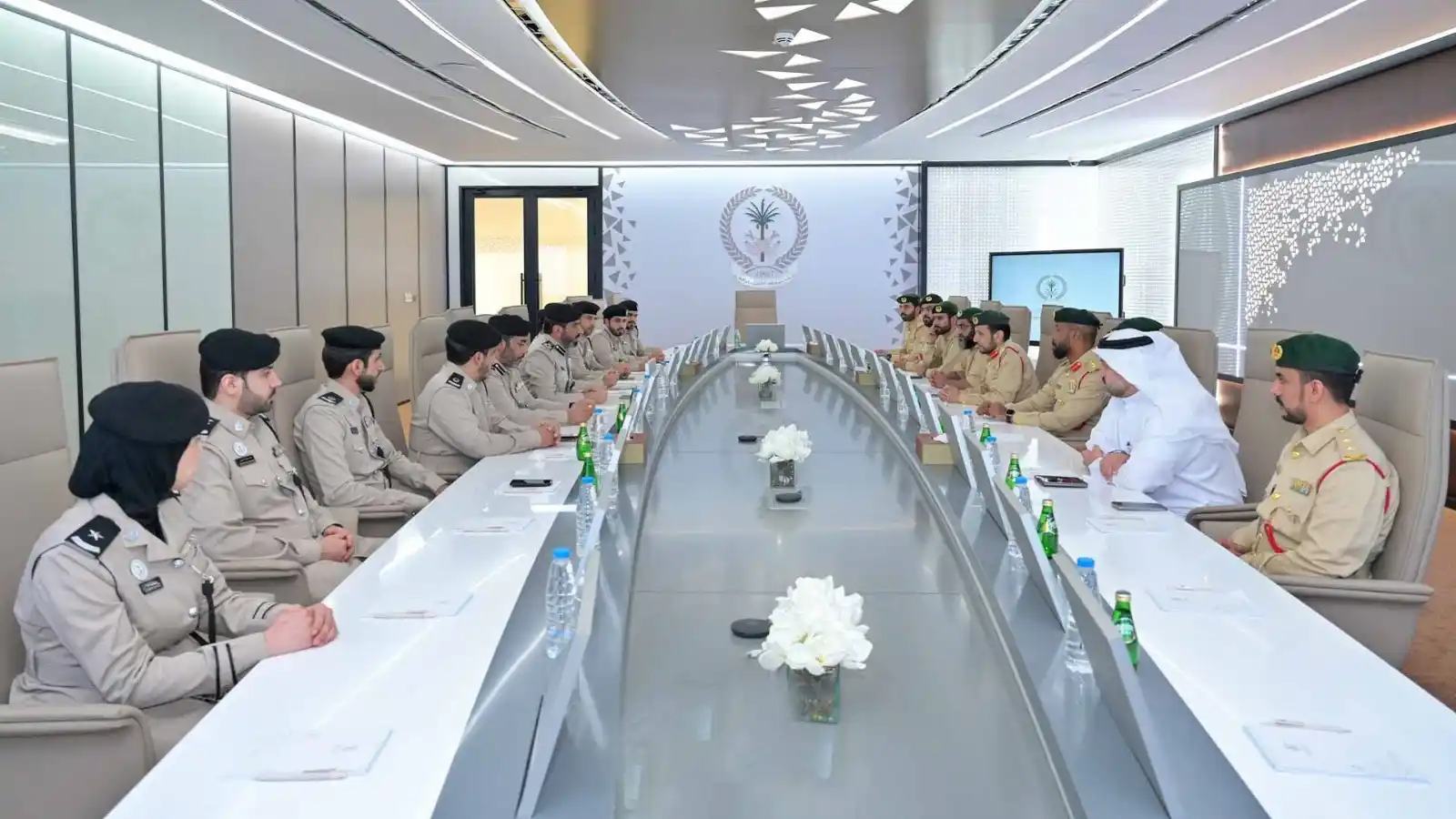 Image from Sharjah24: أطلعت القيادة العامة لشرطة الشارقة؛ وفداً من القيادة العامة لشرطة دبي؛...