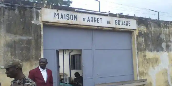 Image from Agence Ivoirienne de Presse: Cinq décès parmi les détenus et 29 blessés, à savoir, six agents pénit...