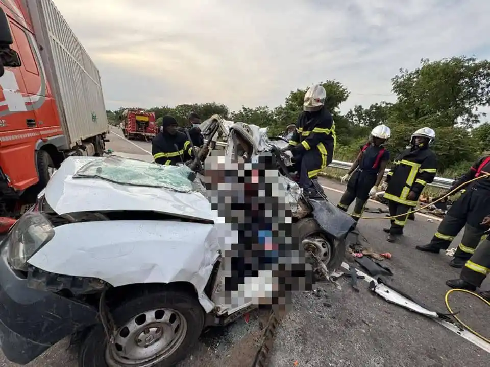 Image from Agence Ivoirienne de Presse: Huit morts dans une collision entre un camion et un véhicule particuli...